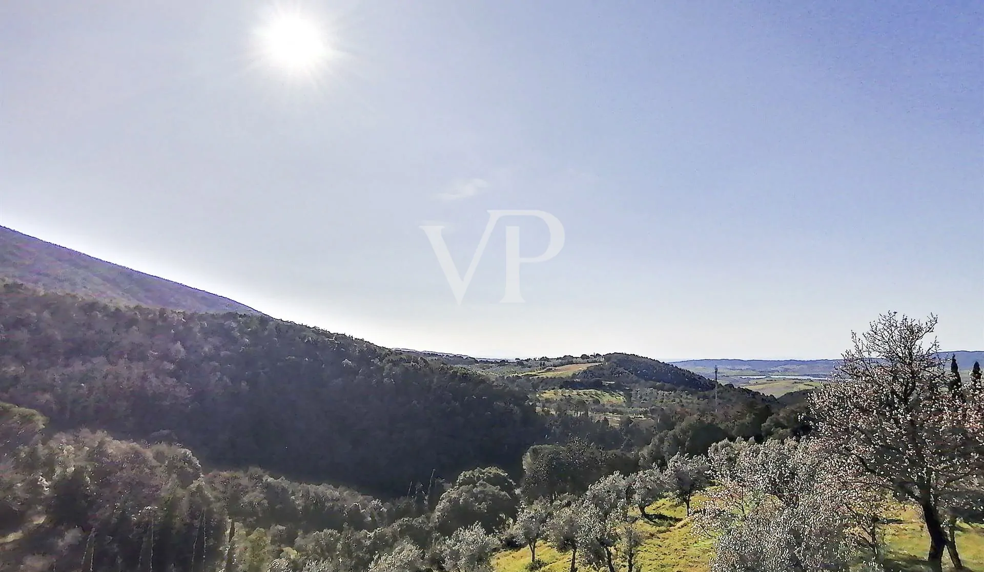 Masía rústica dividida en 4 viviendas