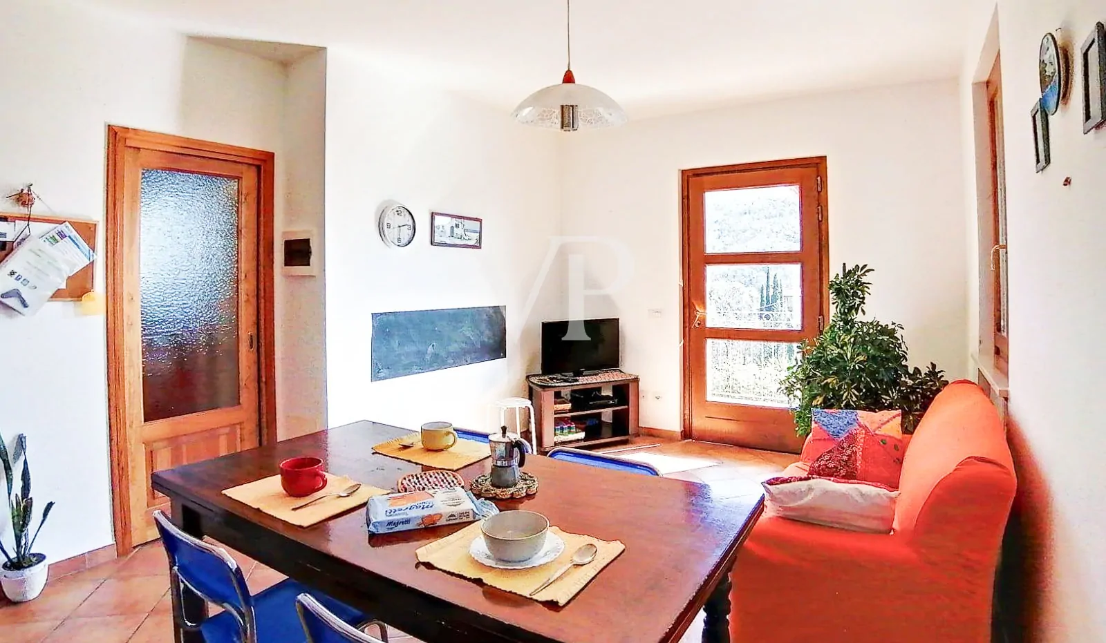 Masía rústica dividida en 4 viviendas