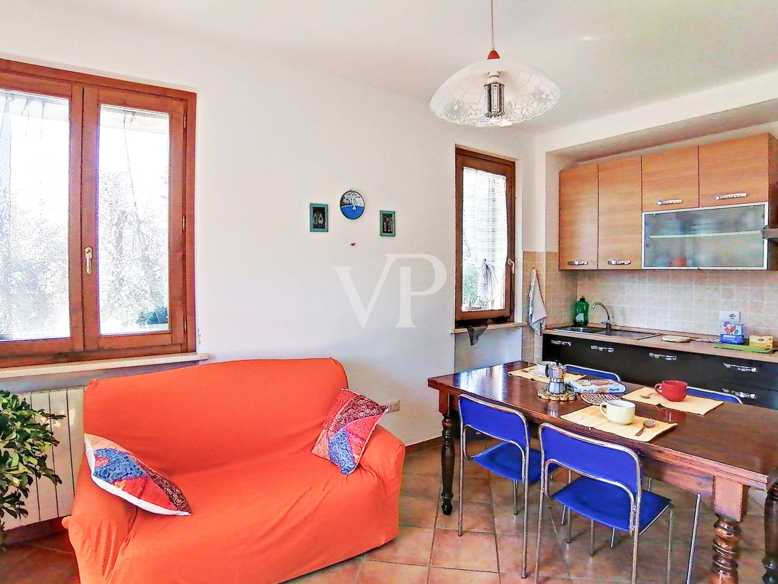 Casale rustico diviso in 4 appartamenti