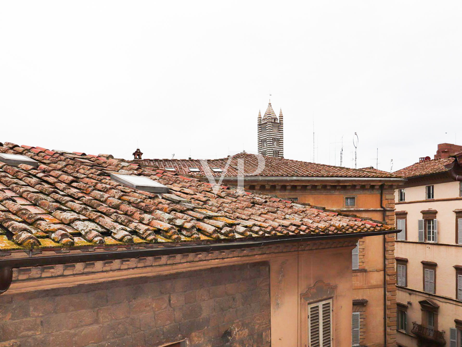 Stunning top-floor apartment with panoramic terrace and view of the cathedral