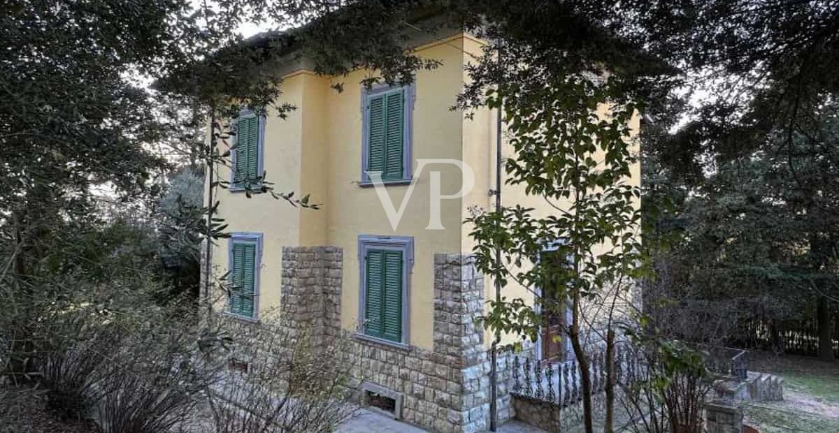 Proprietà storica unica con ampia area esterna