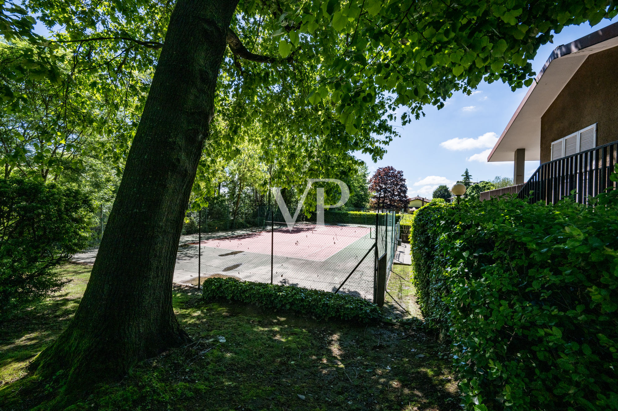 Maison jumelée sur deux niveaux, avec jardin et terrasse avec vue sur le lac