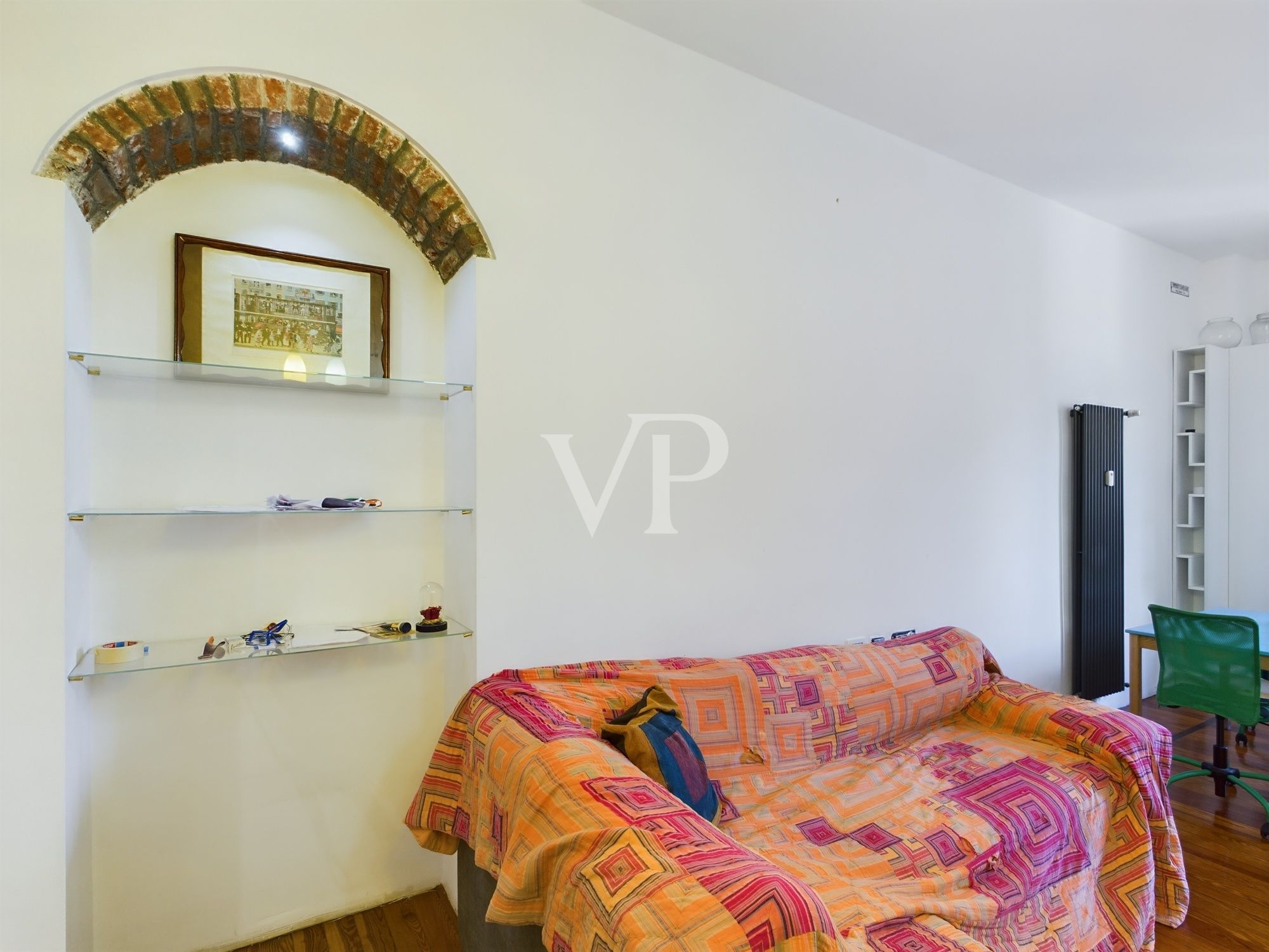 Spacious three-room apartment with two bathrooms in Bocconi area