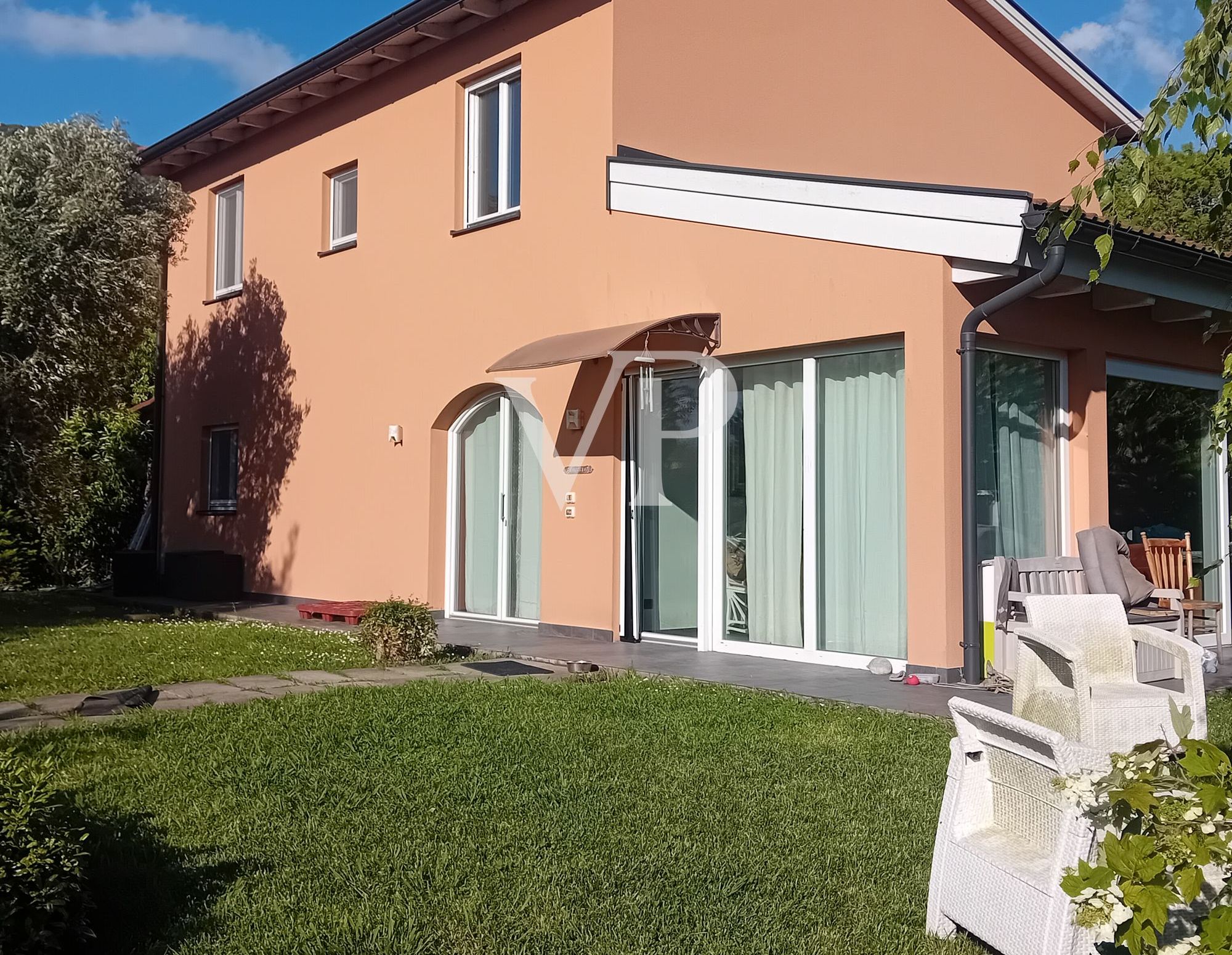 Villa molto luminosa con grande giardino, costruita in bioedilizia con   impianto fotovoltaico