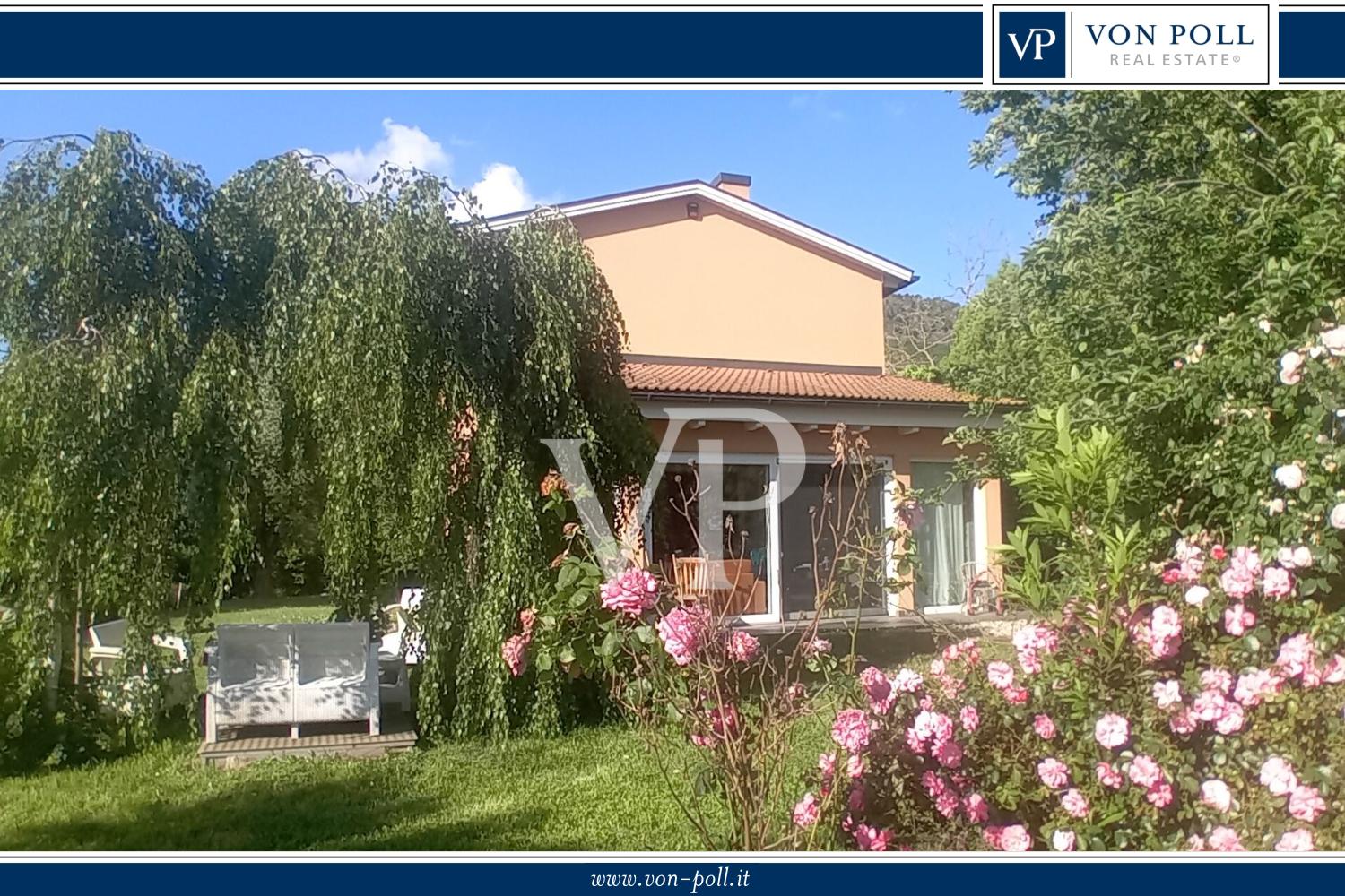 Very bright villa with large garden, built in green building with photovoltaic system