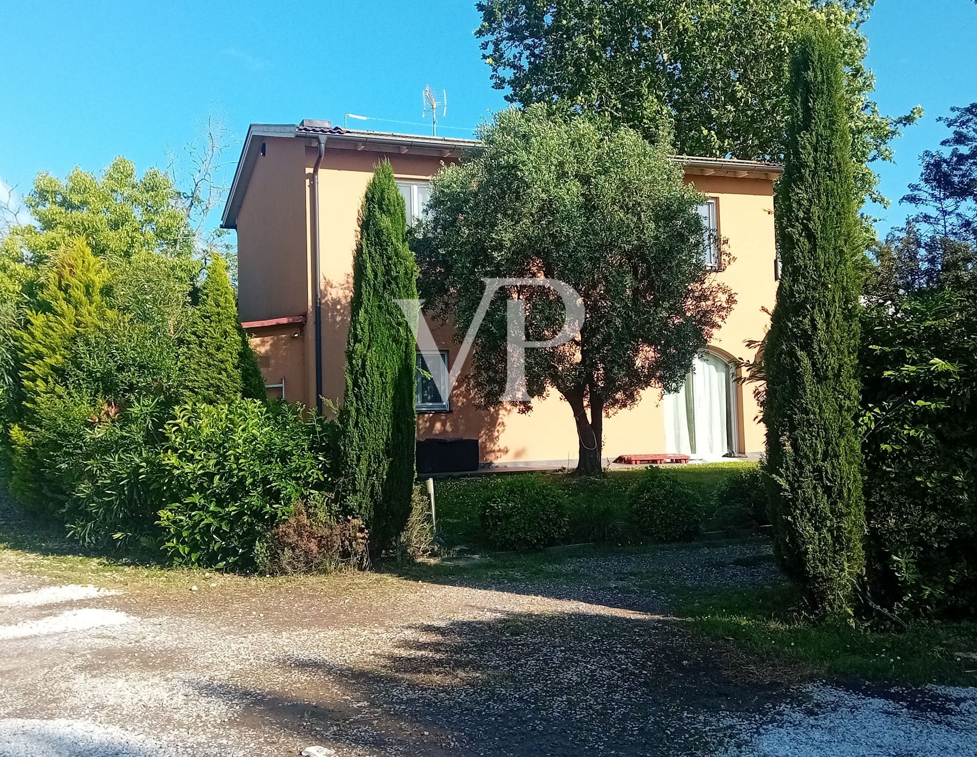Villa molto luminosa con grande giardino, costruita in bioedilizia con   impianto fotovoltaico
