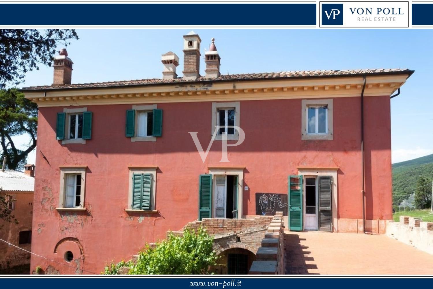 Villa storica con annesso casale, ubicata in zona panoramica collinare