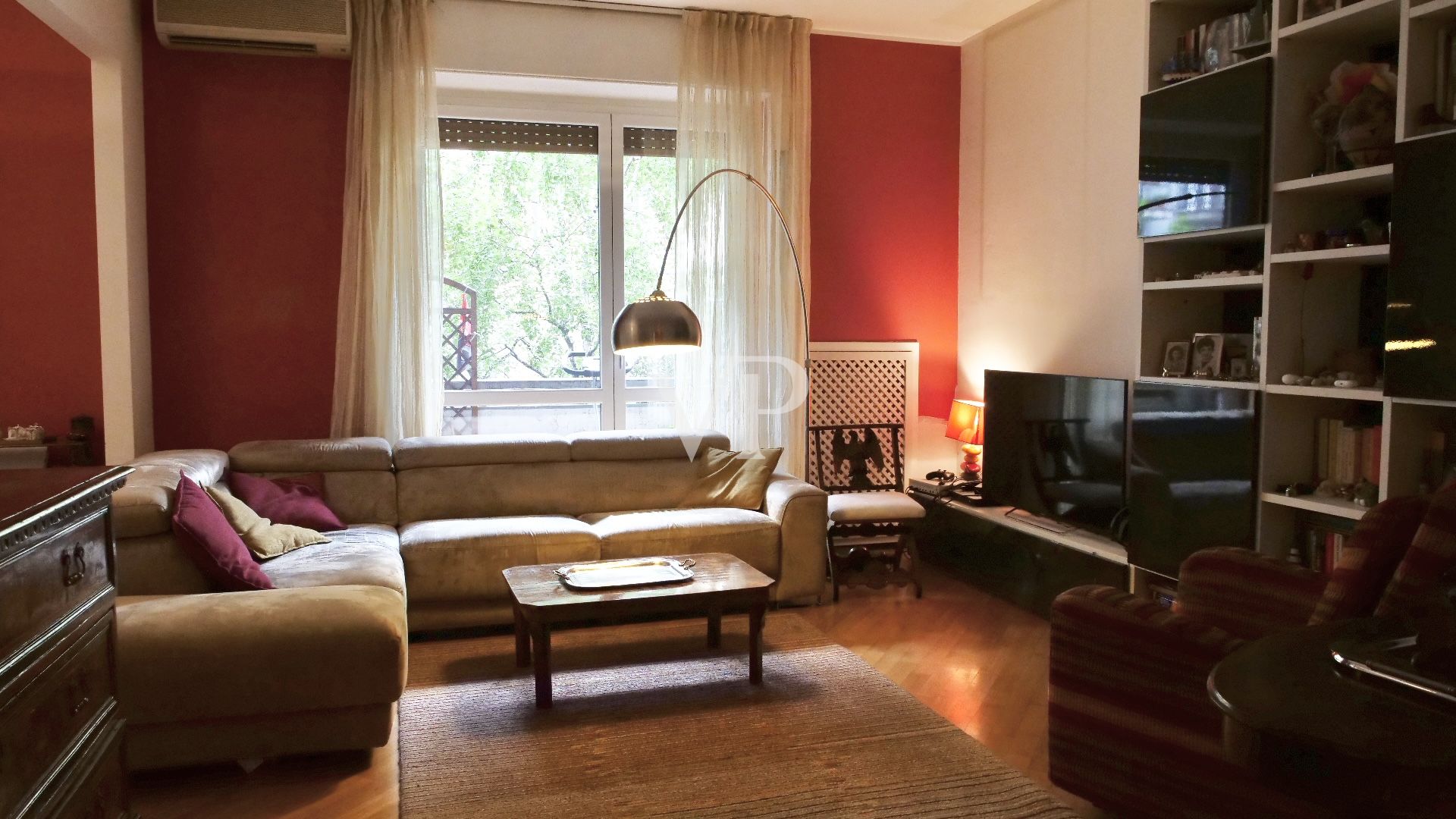 Geräumige Fünf-Zimmer-Wohnung mit Terrasse und zwei Bädern im Bocconi-Viertel