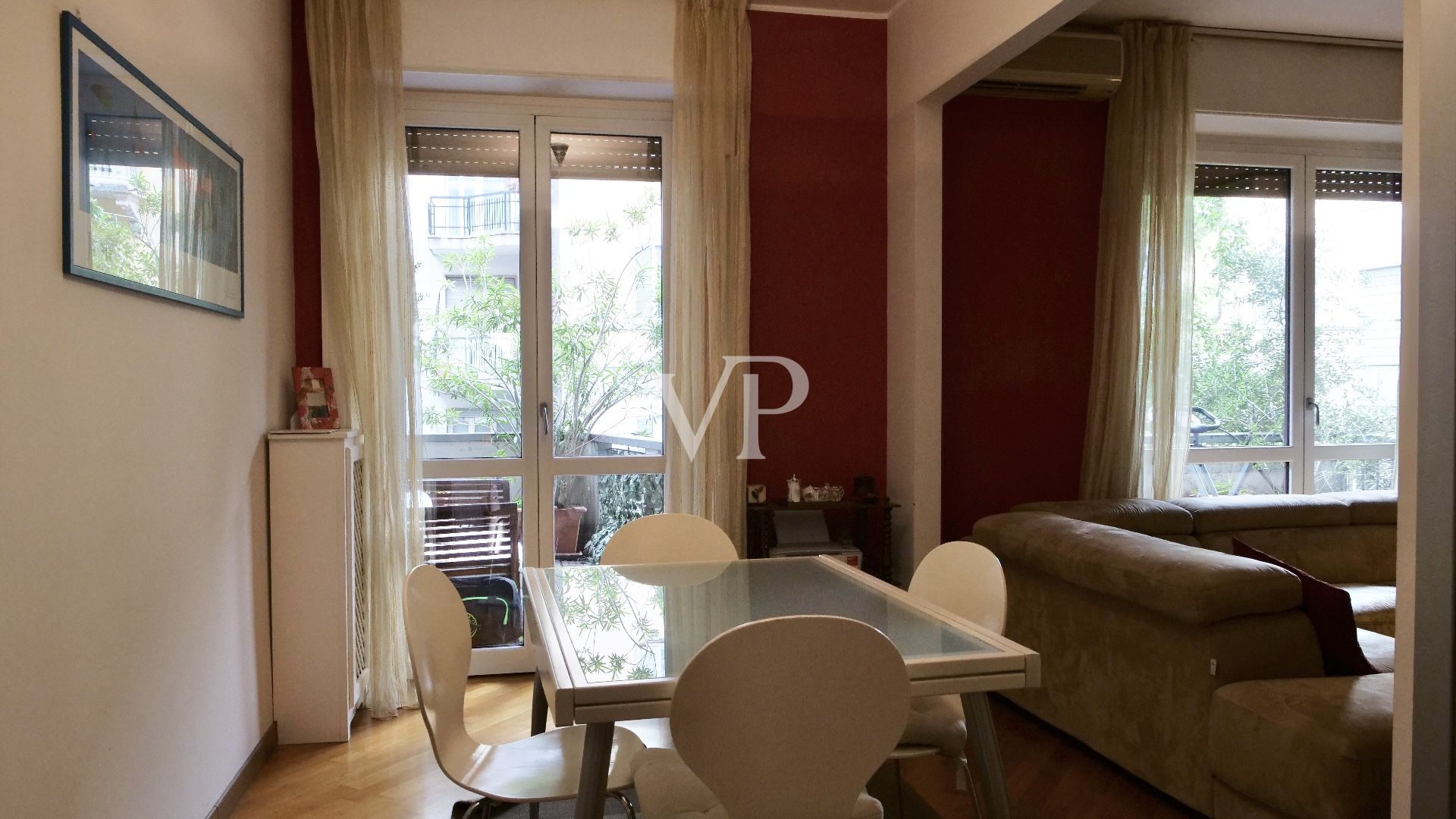 Spacious five rooms with terrace and two bathrooms in Bocconi area
