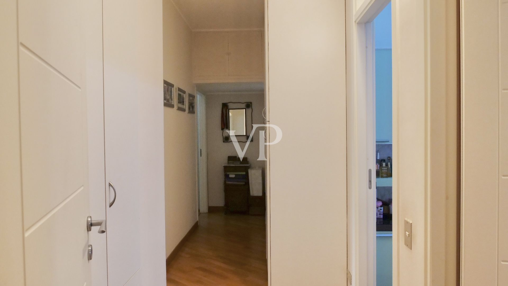 Geräumige Fünf-Zimmer-Wohnung mit Terrasse und zwei Bädern im Bocconi-Viertel