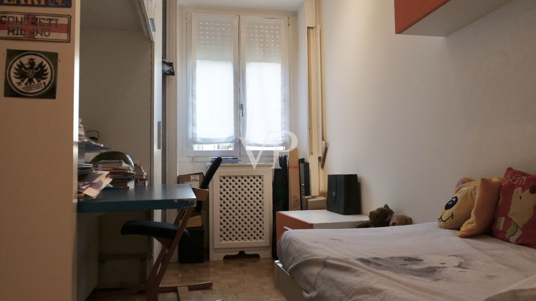 Amplio apartamento de cinco habitaciones con terraza y dos baños en la zona de Bocconi