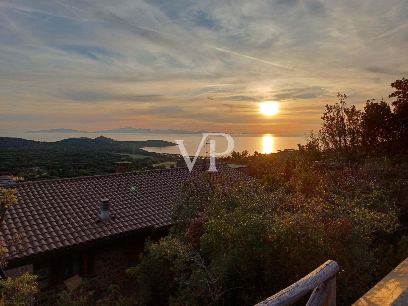 Exclusiva villa con impresionantes vistas panorámicas de 180° en Punta Ala