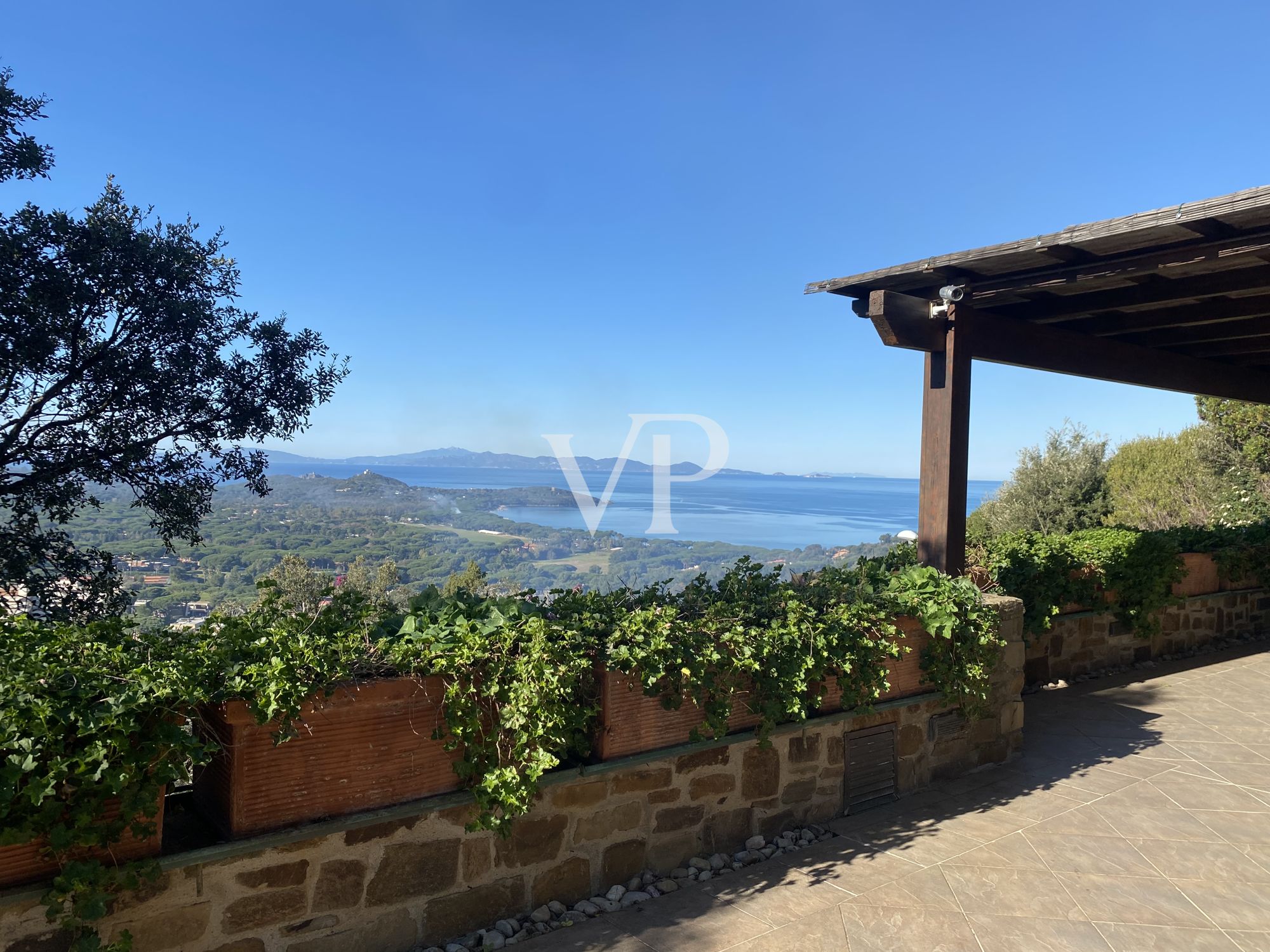 Exklusive Villa mit atemberaubendem 180°-Panoramablick in Punta Ala