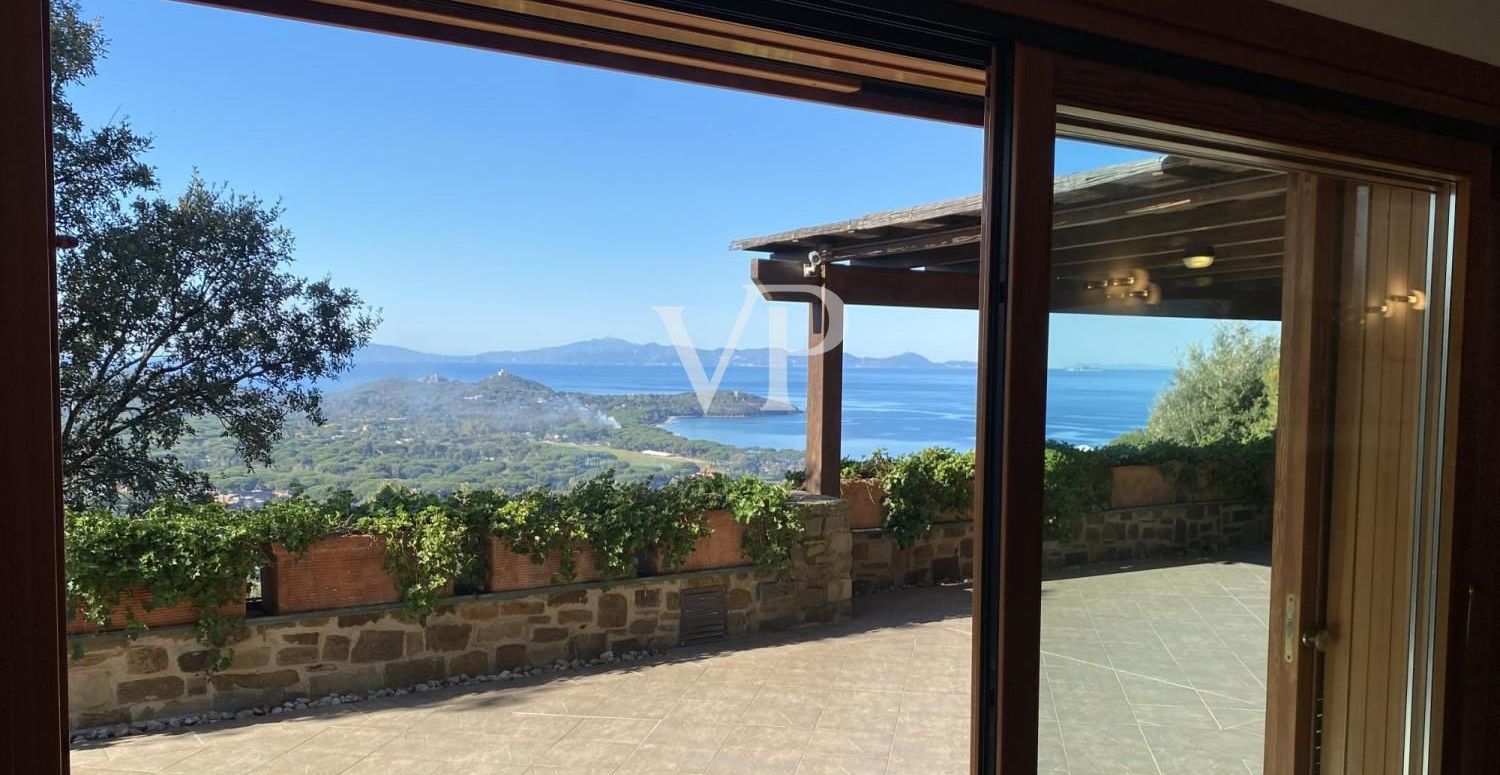 Villa esclusiva con vista panoramica mozzafiato a 180° a Punta Ala