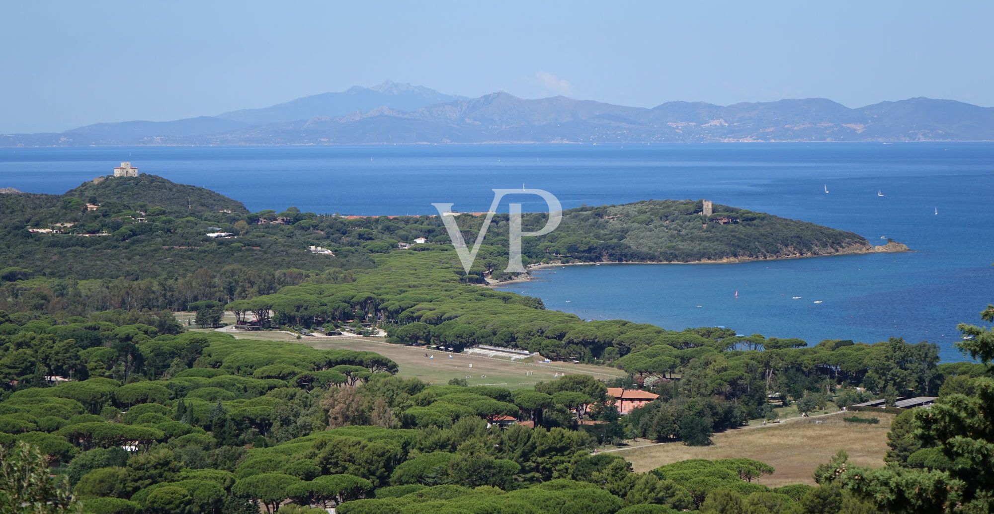 Villa esclusiva con vista panoramica mozzafiato a 180° a Punta Ala
