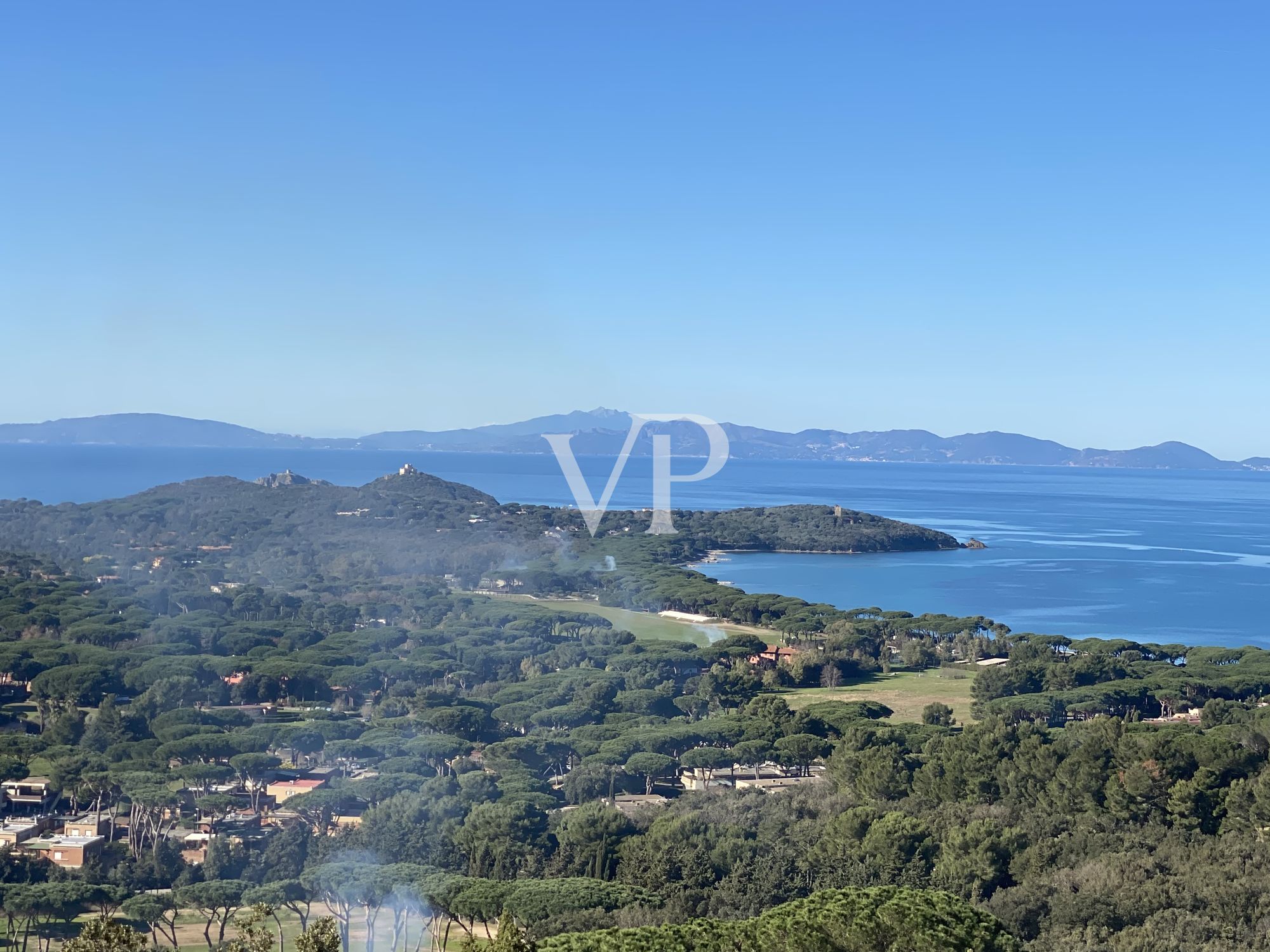 Exklusive Villa mit atemberaubendem 180°-Panoramablick in Punta Ala