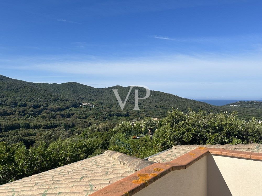 Punta Ala: Spectacular villa in excellent condition with sea view