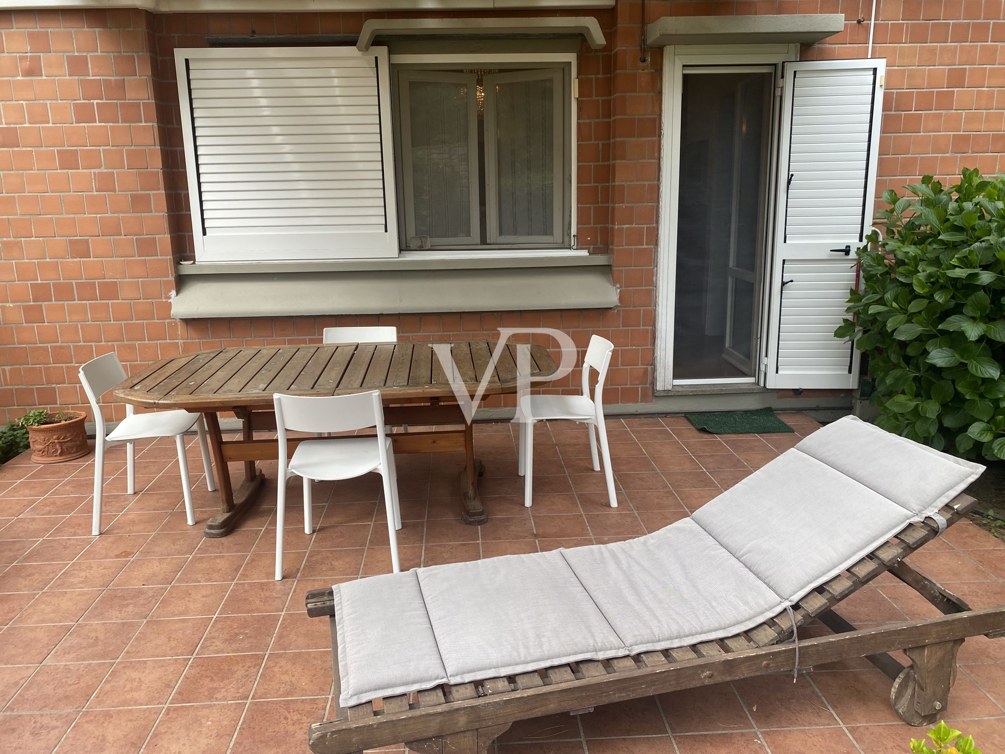 First floor apartment with garden near the beach in Gualdo
