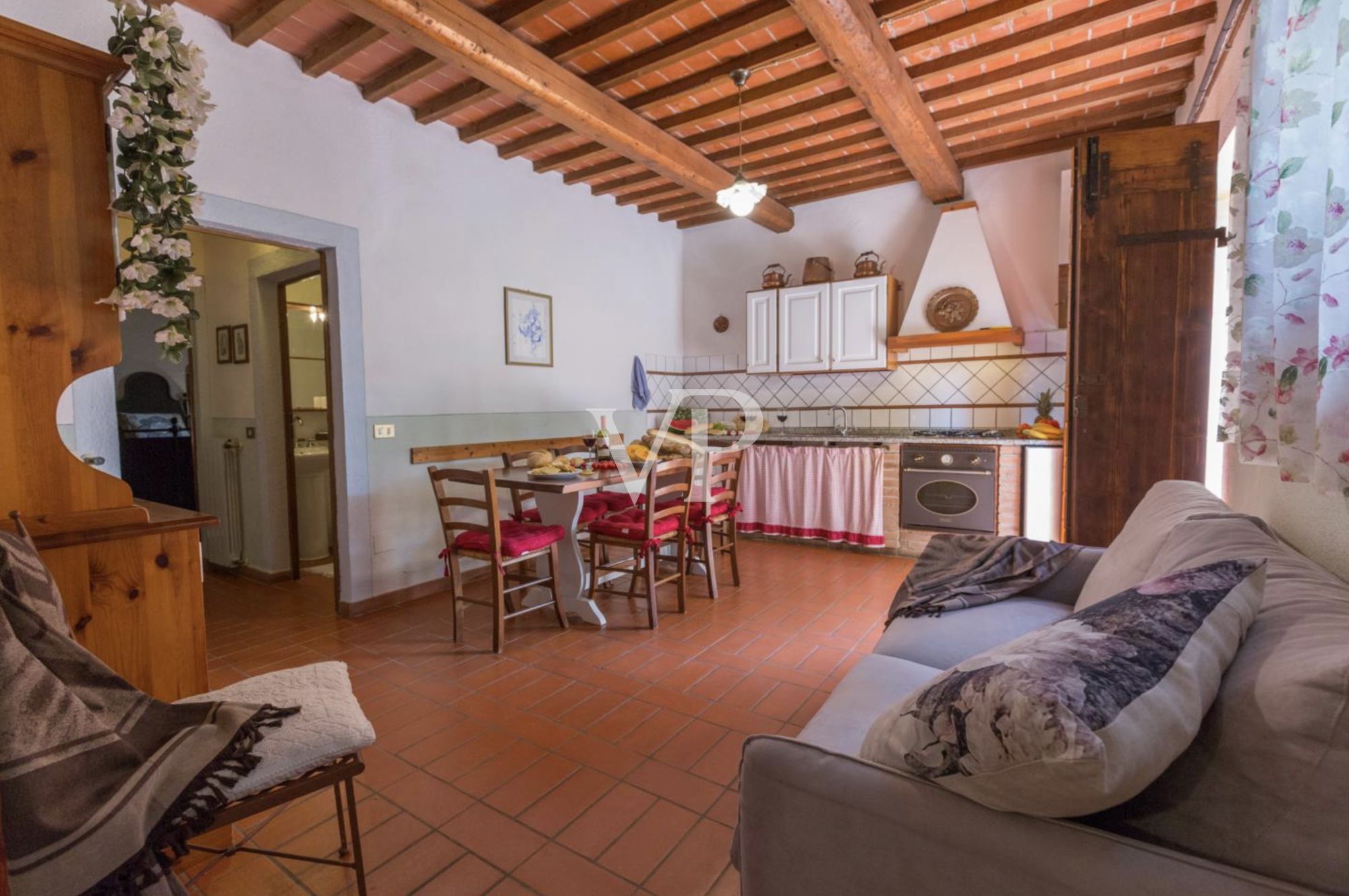 Historic Tuscan farmhouse in an idyllic location with agriturismo and a wide range of leisure activities