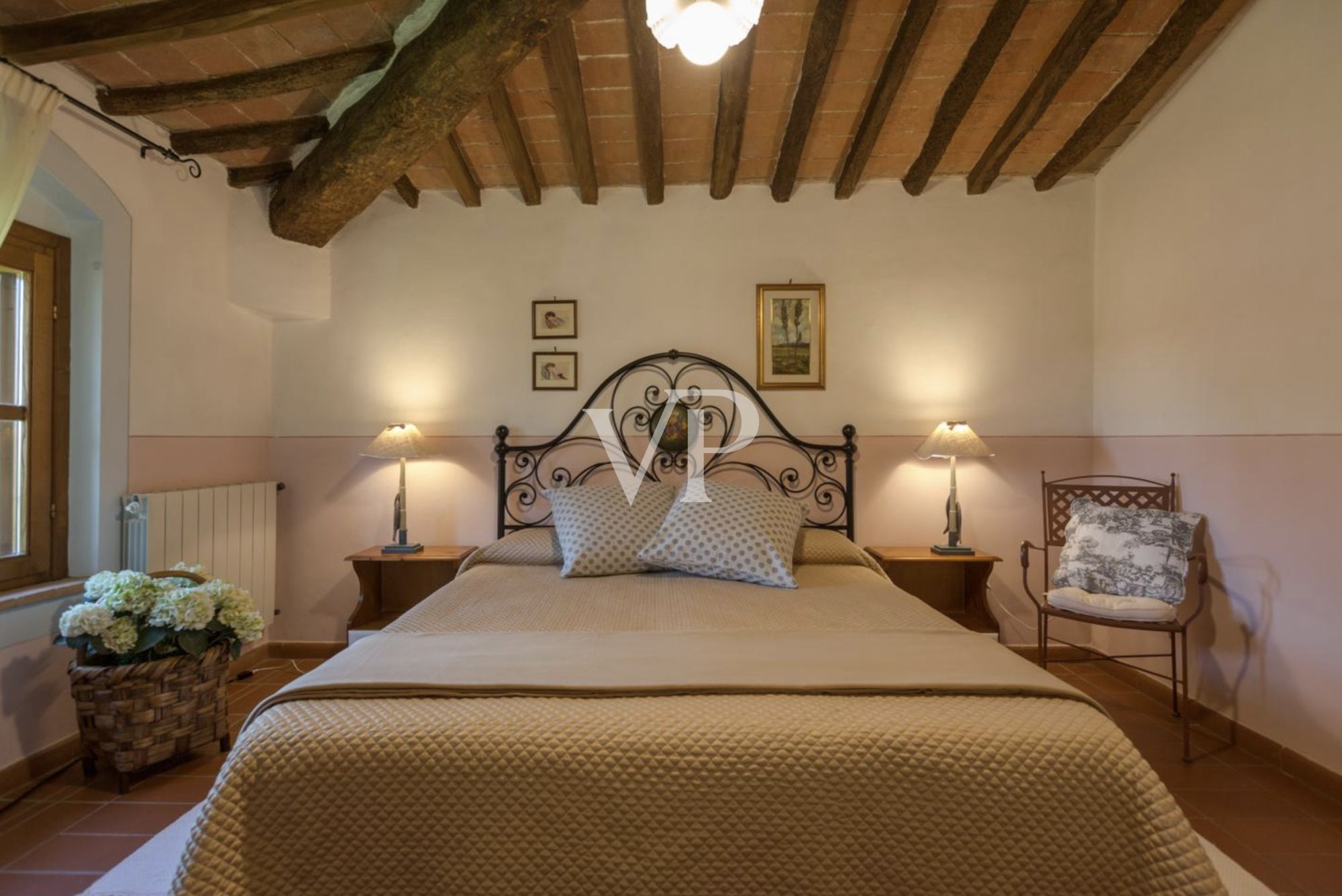 Ferme historique toscane située dans un cadre idyllique avec agritourisme et grand choix de loisirs