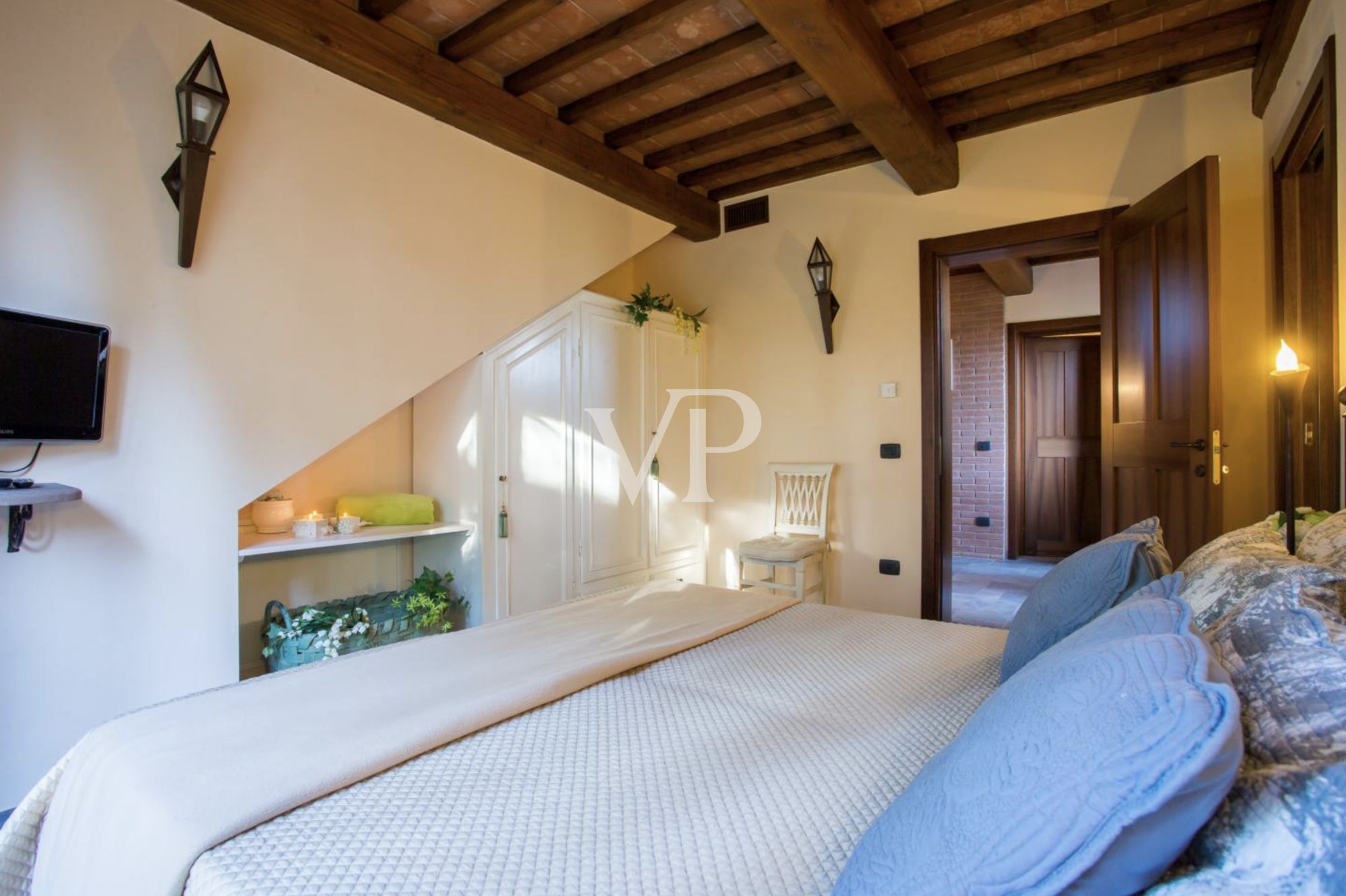 Beautiful 19th century Tuscan farmhouse in historic village with breathtaking views