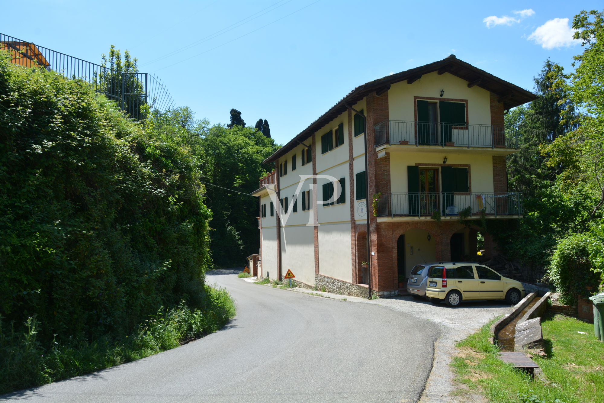 Bauernhaus am Bach