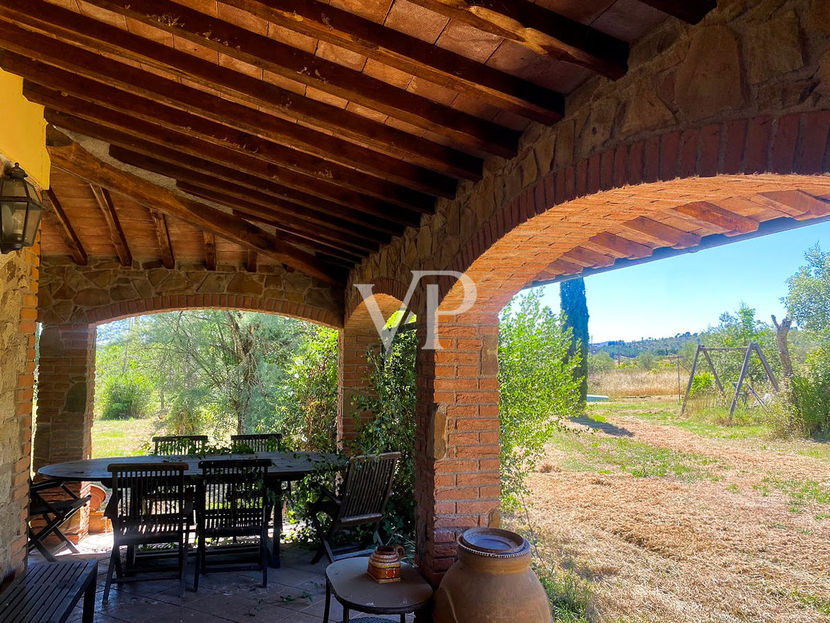 Toskana: Typisches Bauernhaus mit Olivenhain