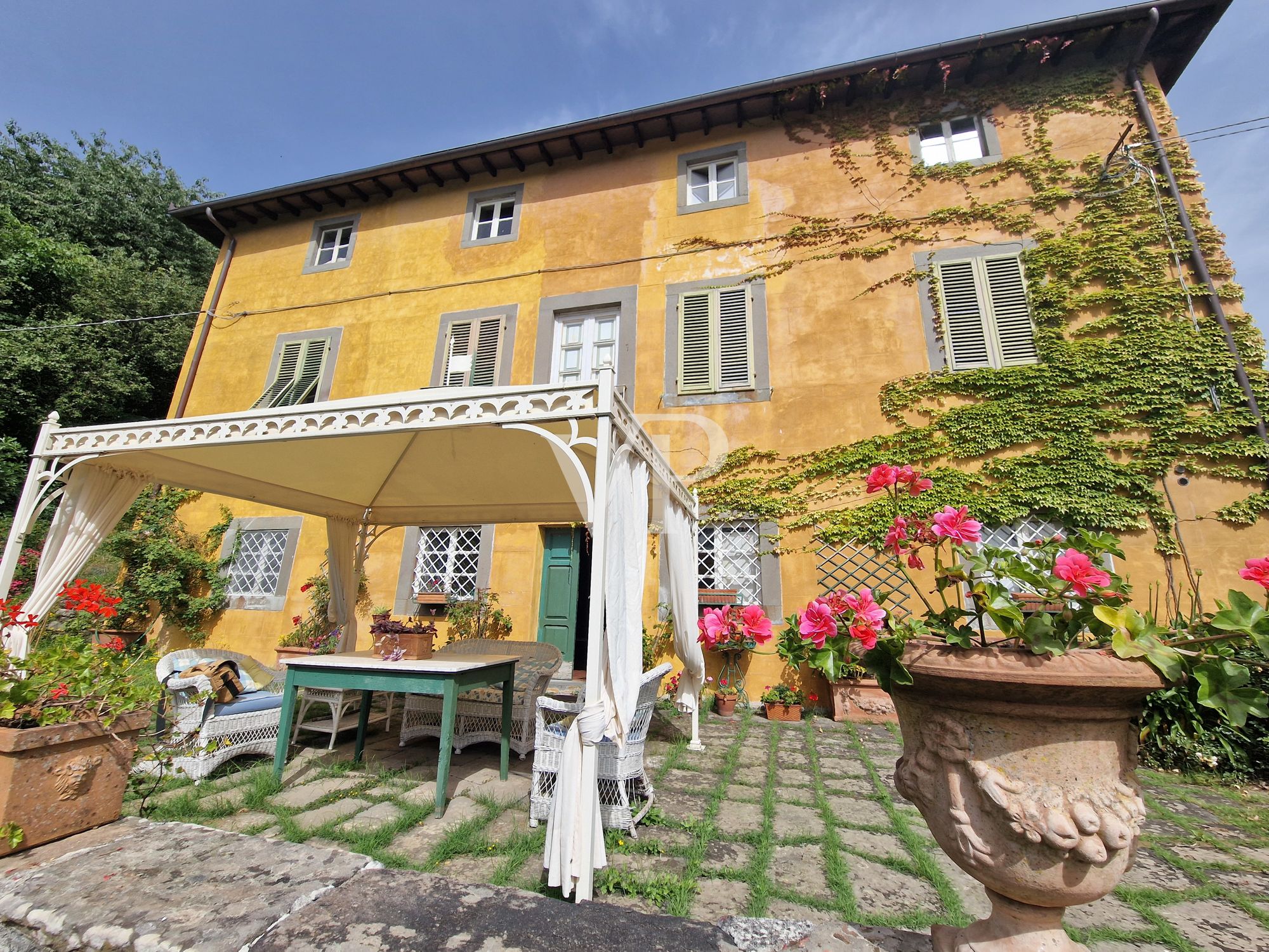 Tereglio Palace - old-fashioned style with great potential
