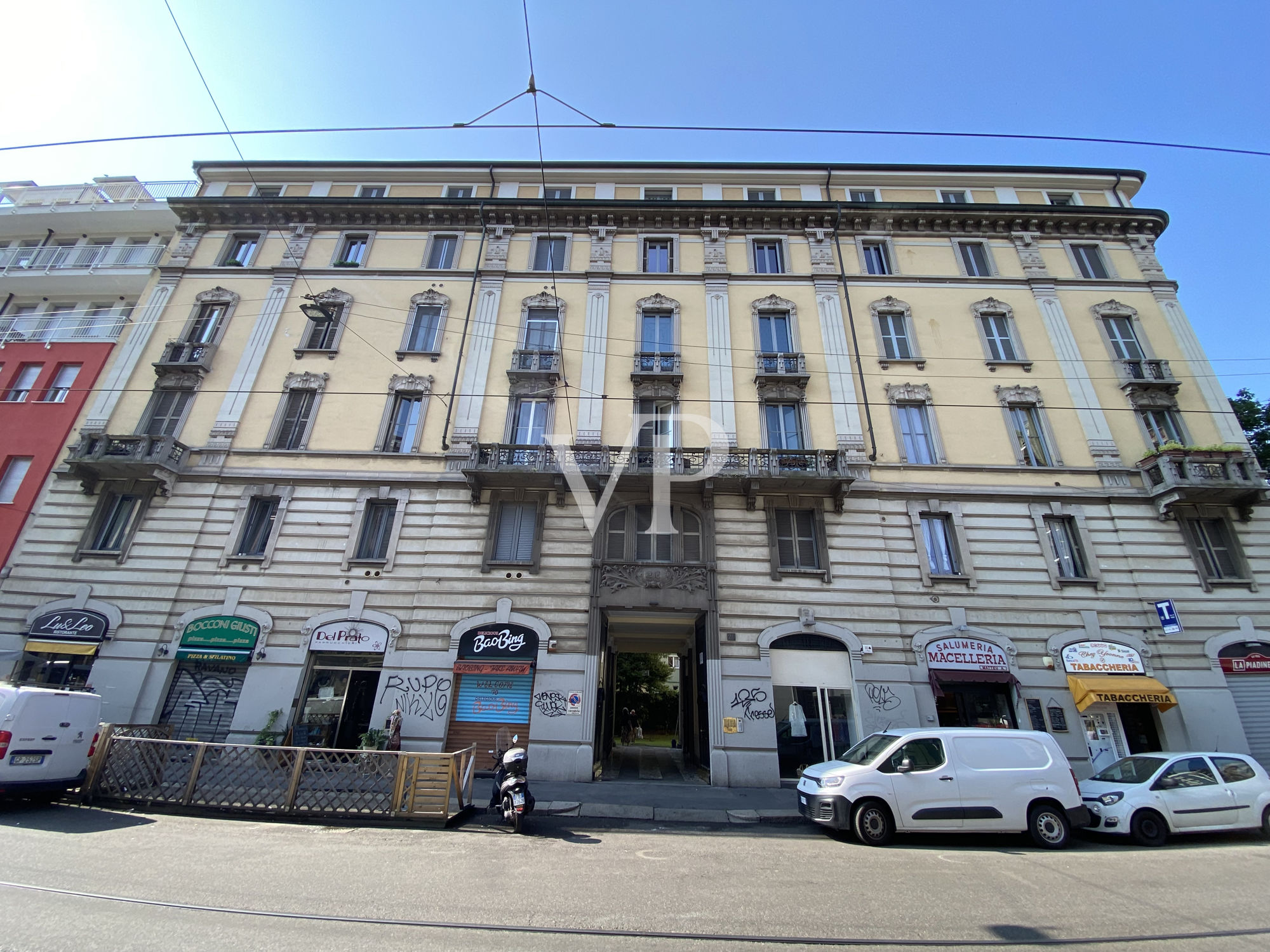 Estudio renovado en edificio señorial de la planta 5.