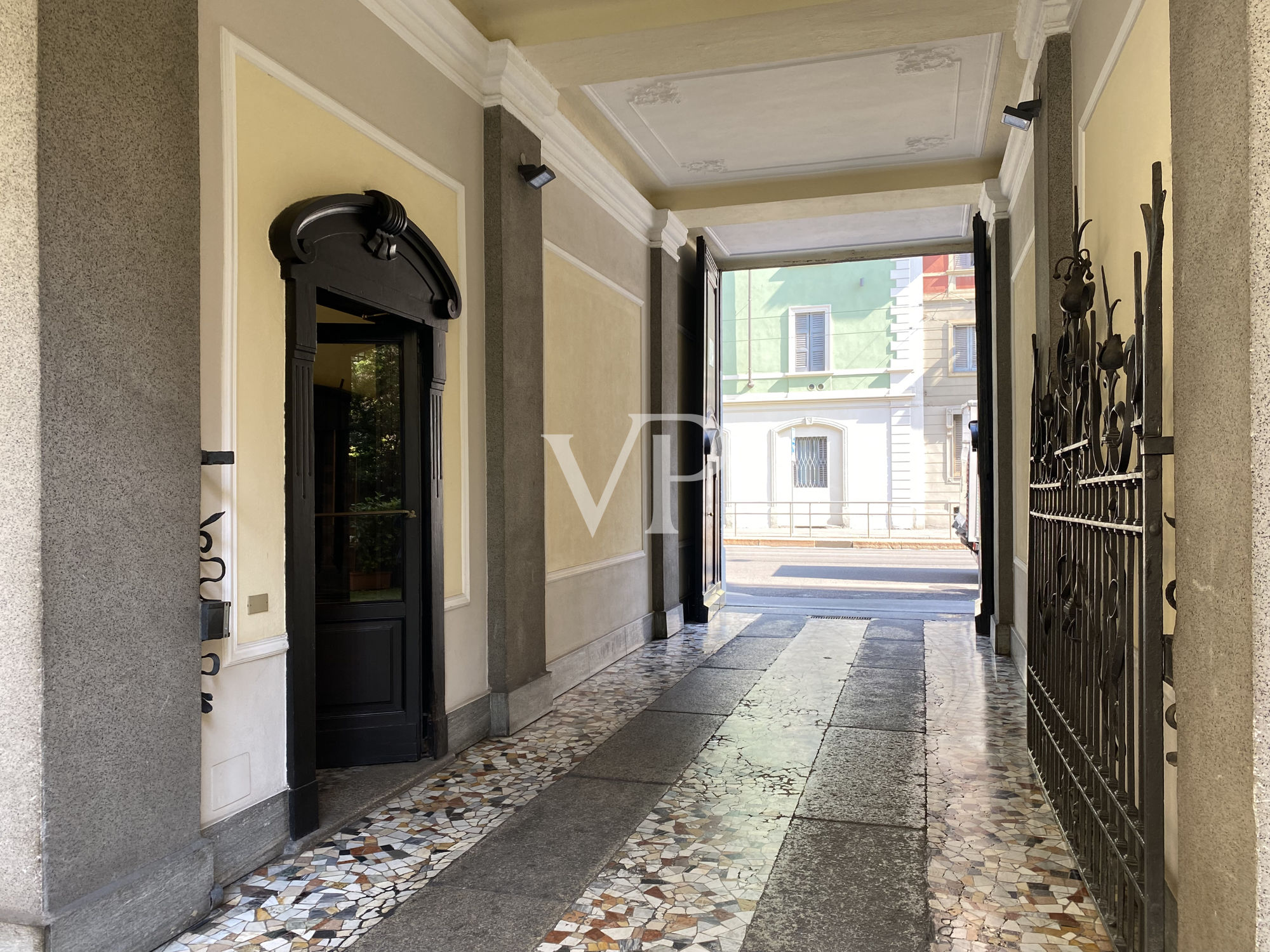 Estudio renovado en edificio señorial de la planta 5.