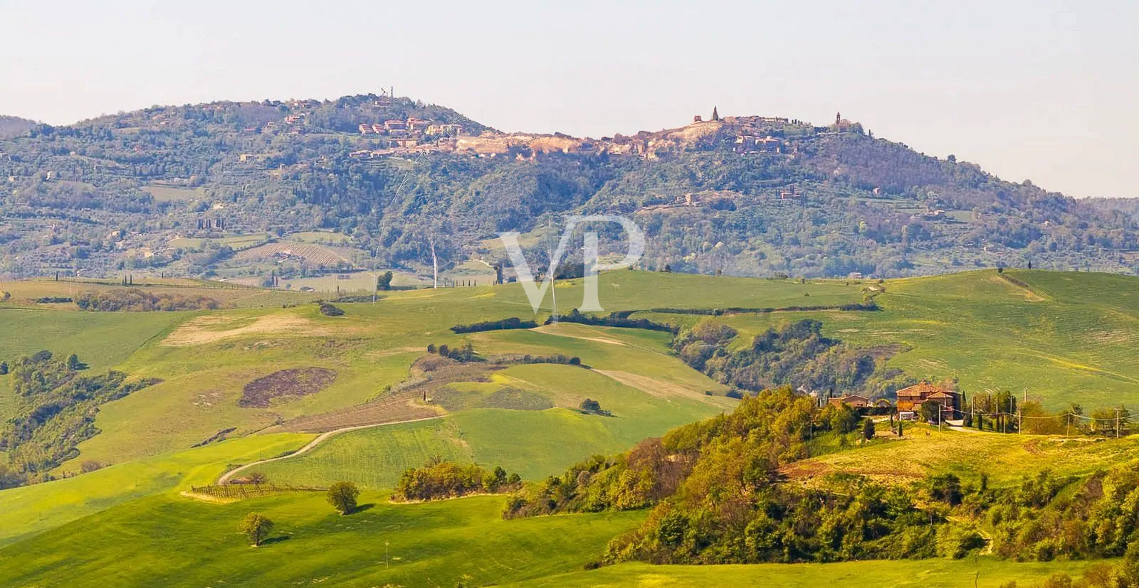 Lujosa casa de piedra finamente reformada en Montalcino