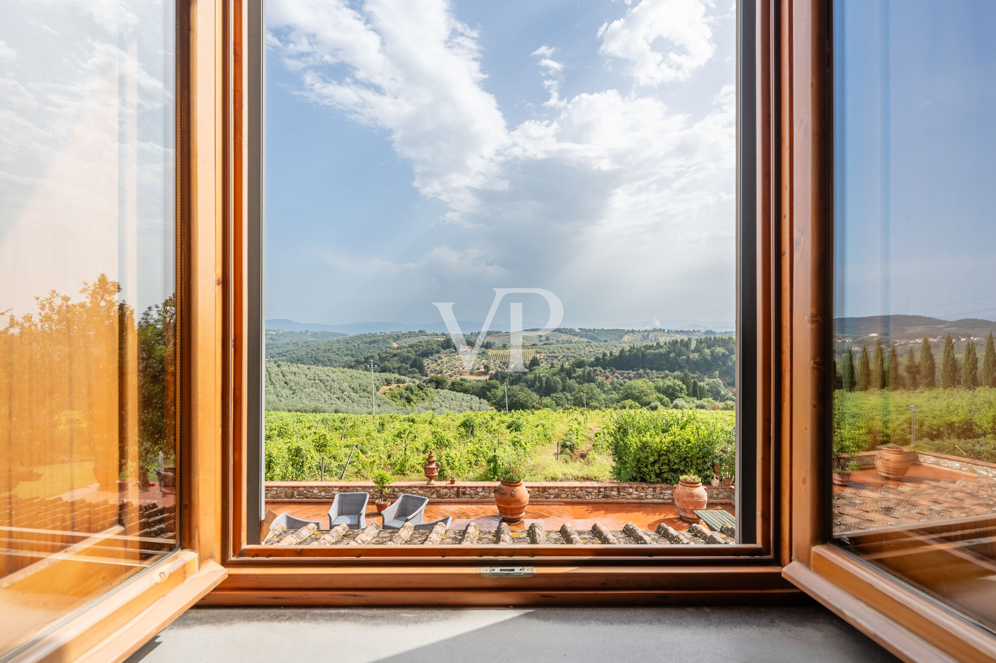 Prestigioses Landhaus im Herzen der Toskana mit Panoramaterrasse und Weinlager