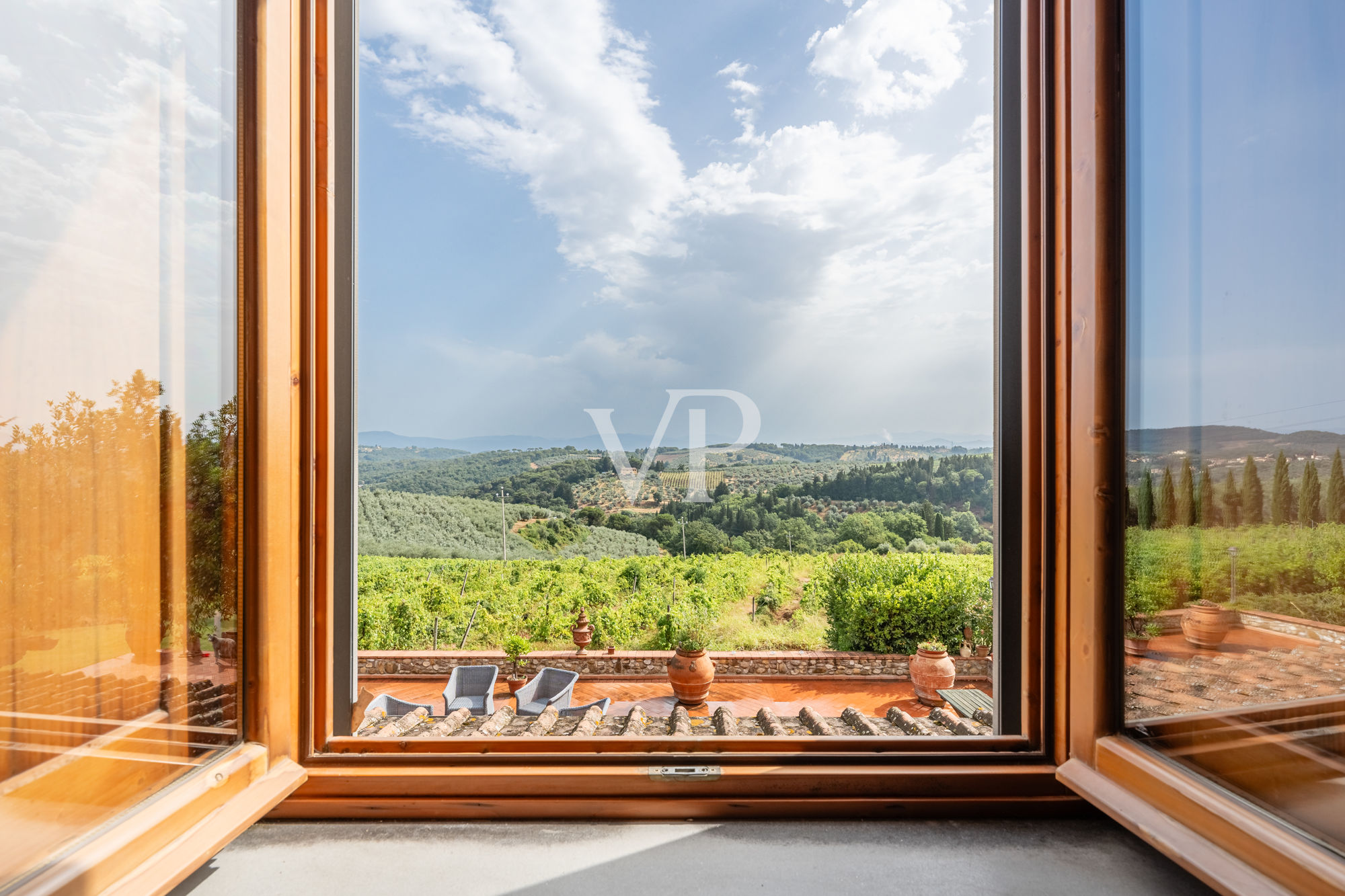 Prestigious country house in the heart of Tuscany with panoramic terrace and wine cellar