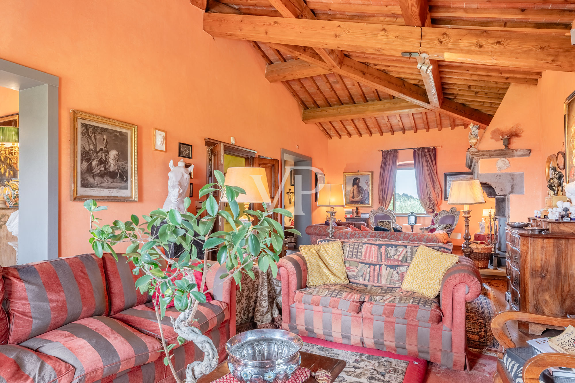 Prestigious country house in the heart of Tuscany with panoramic terrace and wine cellar