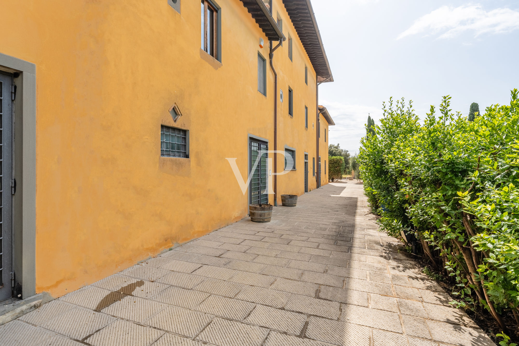 Prestigioses Landhaus im Herzen der Toskana mit Panoramaterrasse und Weinlager