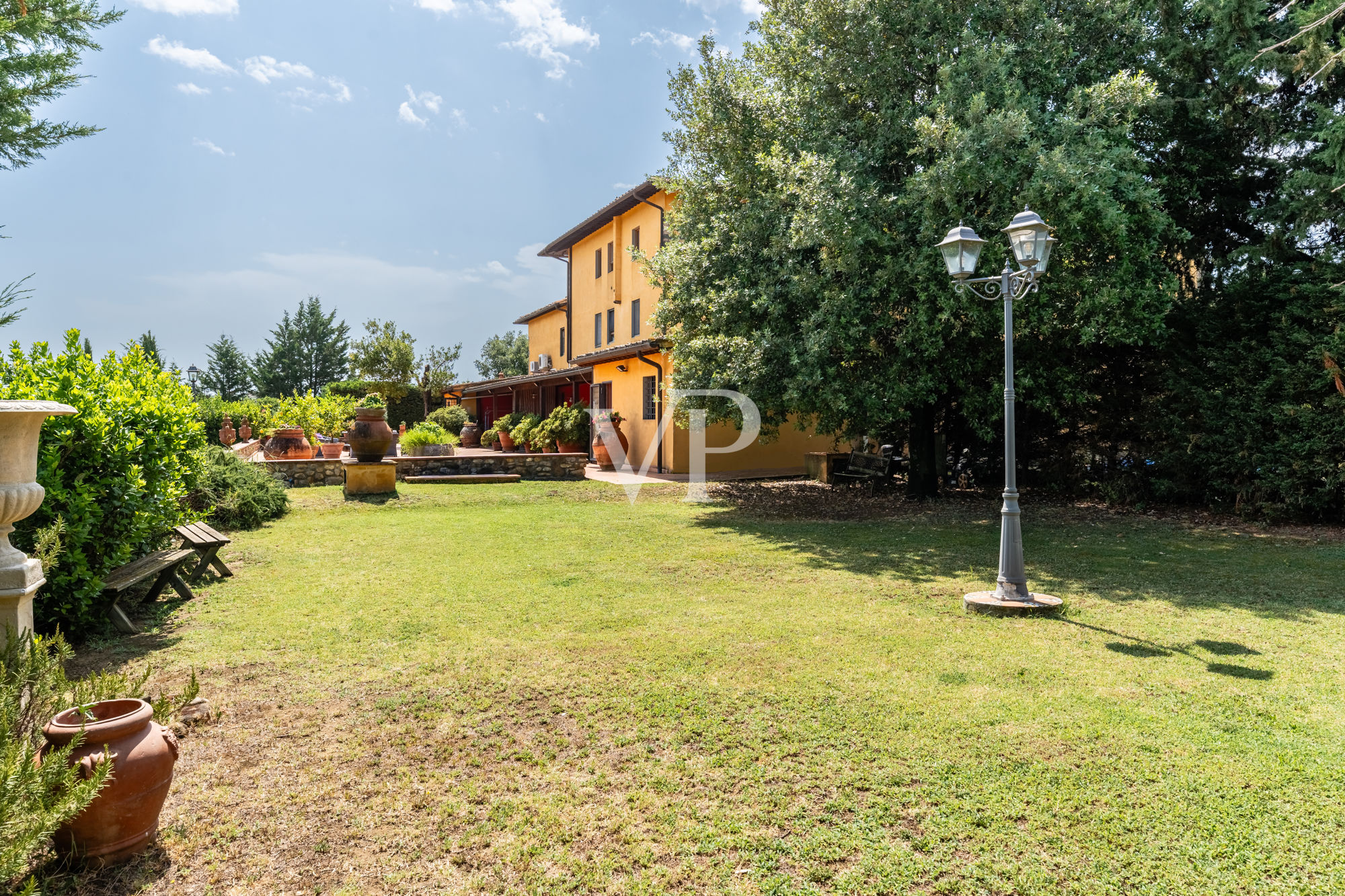 Prestigioses Landhaus im Herzen der Toskana mit Panoramaterrasse und Weinlager