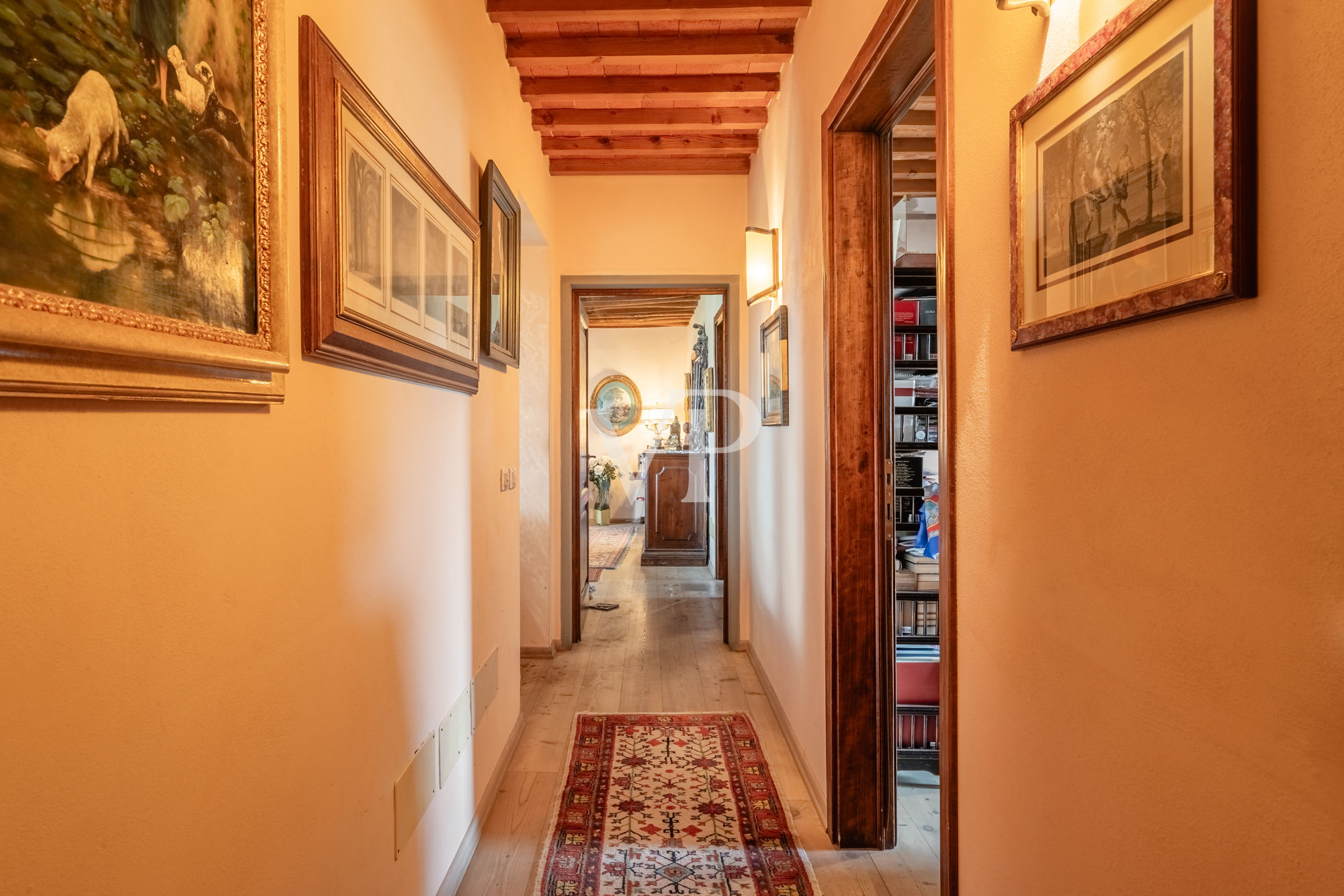 Prestigioses Landhaus im Herzen der Toskana mit Panoramaterrasse und Weinlager