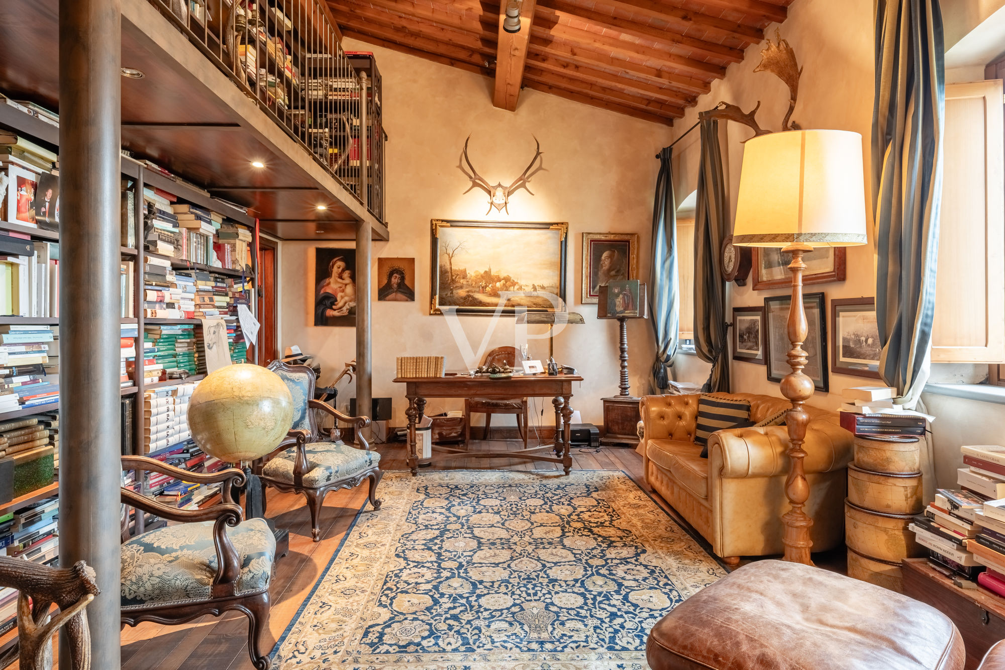Prestigious country house in the heart of Tuscany with panoramic terrace and wine cellar