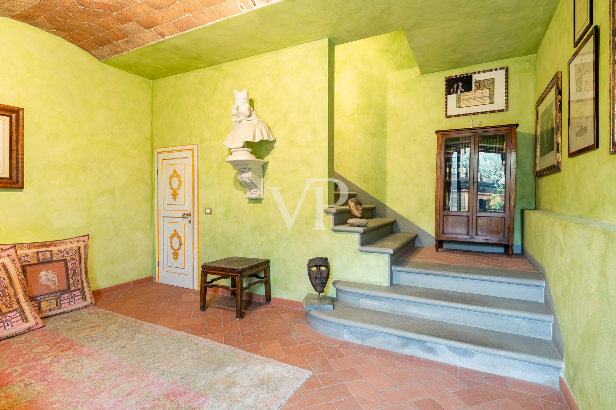 Prestigious country house in the heart of Tuscany with panoramic terrace and wine cellar