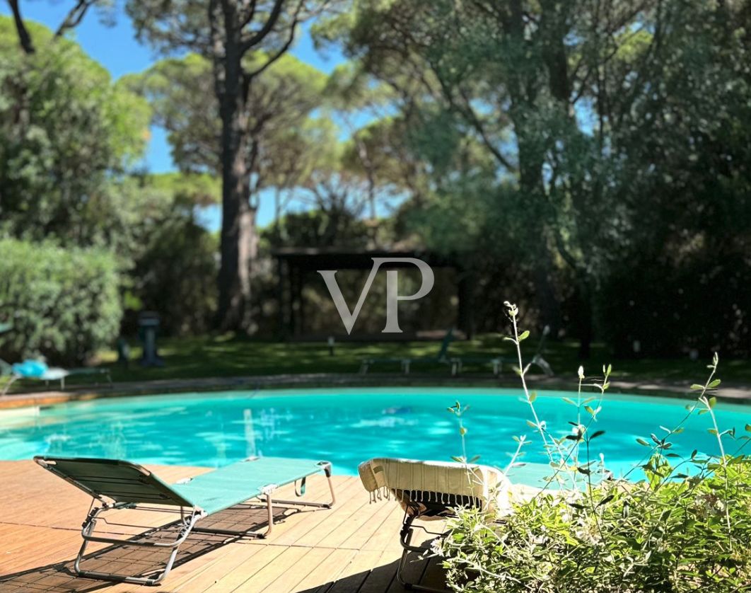 Villa de prestige à Roccamare, Grosseto - Un rêve au bord de la mer