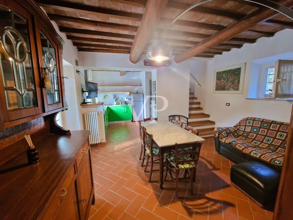 Casale ristrutturato circondato da c.a. 12.000 mq di terreno