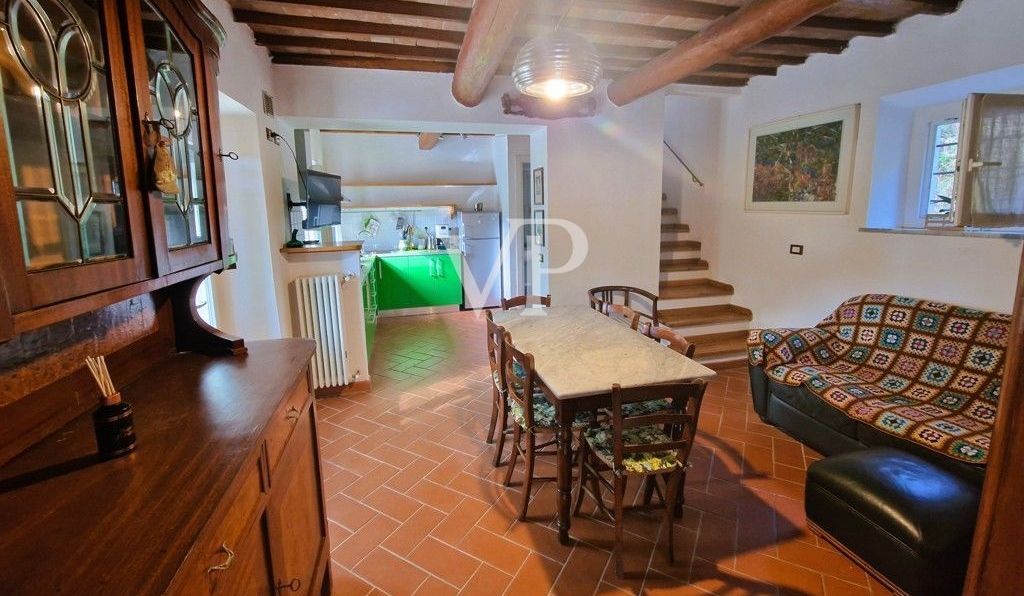 Casale ristrutturato circondato da c.a. 12.000 mq di terreno