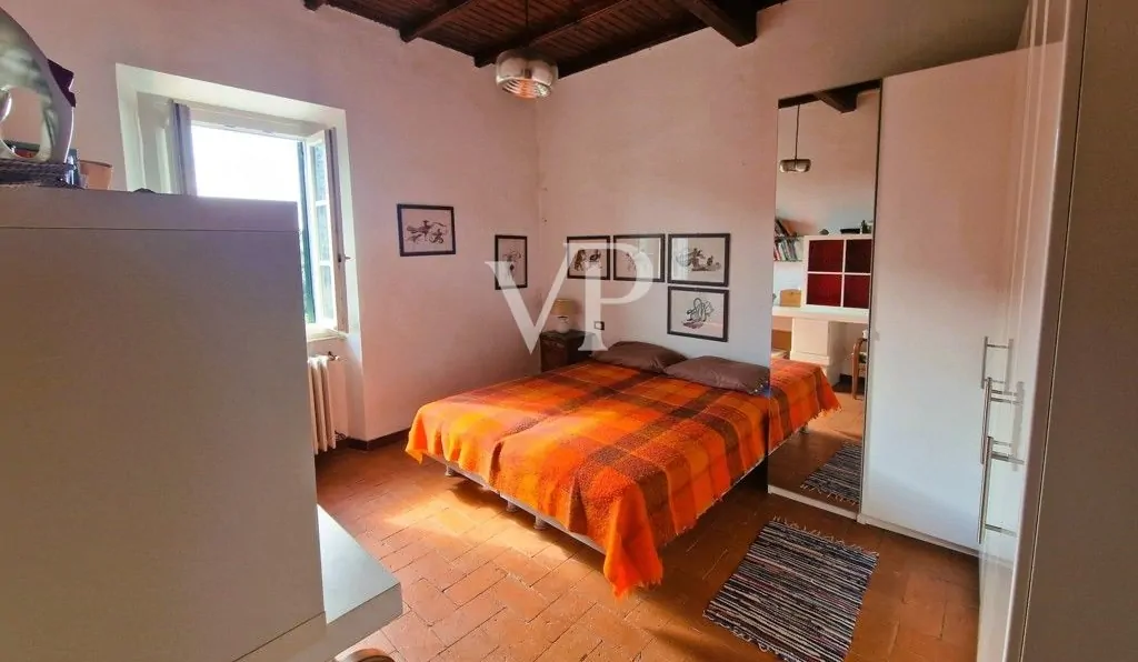 Ferme rénovée entourée d'environ 12 000 m² de terrain