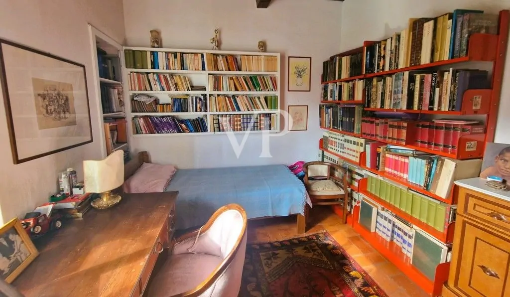 Ferme rénovée entourée d'environ 12 000 m² de terrain