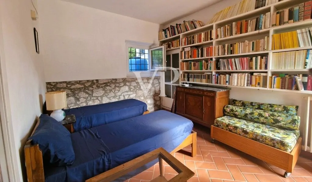 Ferme rénovée entourée d'environ 12 000 m² de terrain