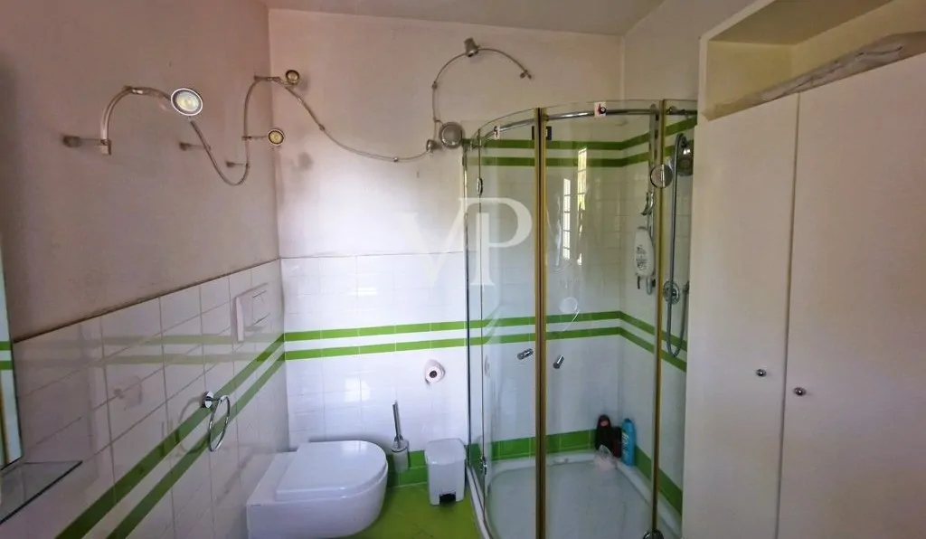 Ferme rénovée entourée d'environ 12 000 m² de terrain