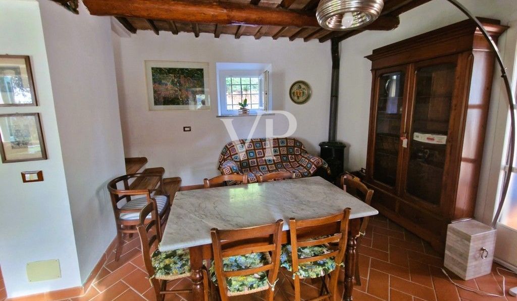 Casale ristrutturato circondato da c.a. 12.000 mq di terreno