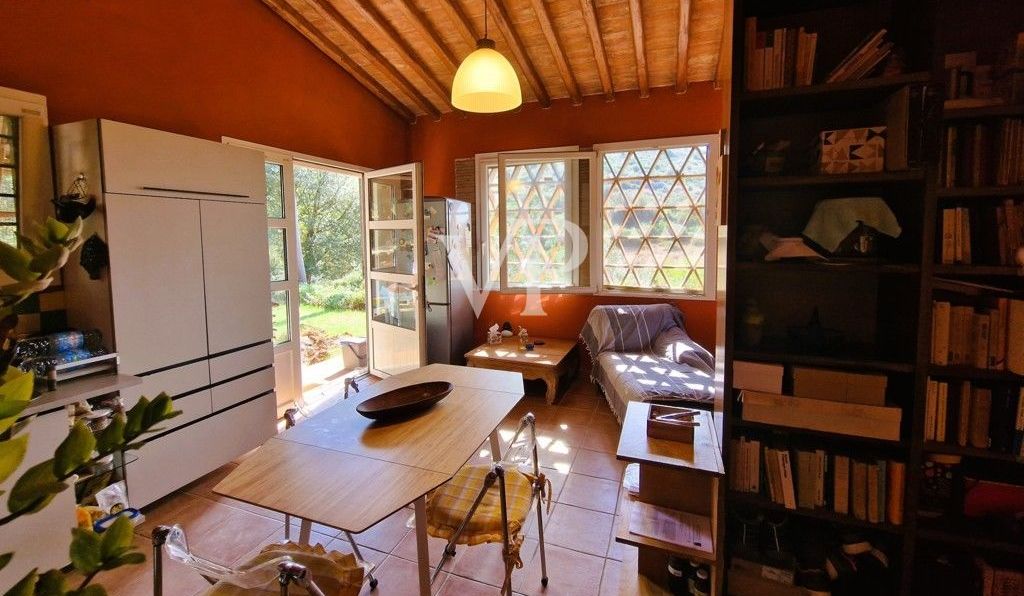 Casale ristrutturato circondato da c.a. 12.000 mq di terreno
