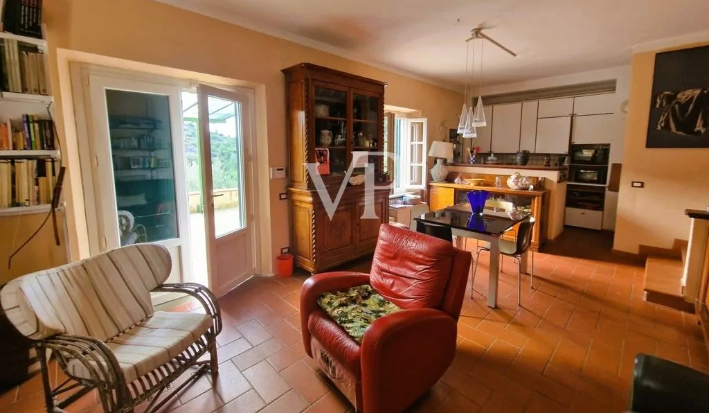 Ferme rénovée entourée d'environ 12 000 m² de terrain