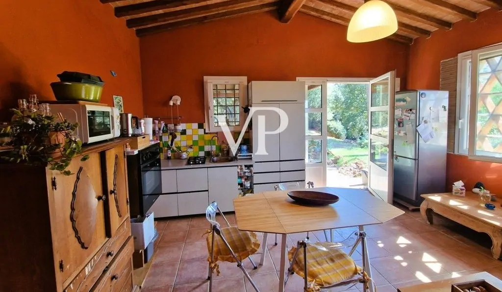 Ferme rénovée entourée d'environ 12 000 m² de terrain